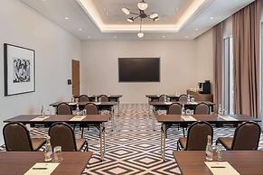 The WB Abu Dhabi, Curio Collection by Hilton