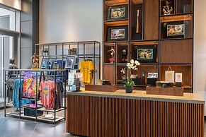 The WB Abu Dhabi, Curio Collection by Hilton