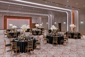 The WB Abu Dhabi, Curio Collection by Hilton
