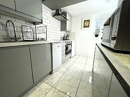 Contemporary Garden Flat in Clifton