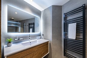 Alaska Lodge by Alpine resorts