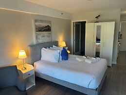 Gibsons Landing Inn