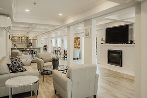 Gibsons Landing Inn