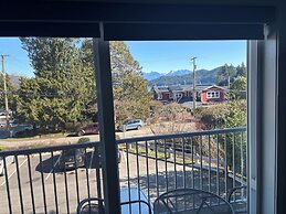 Gibsons Landing Inn