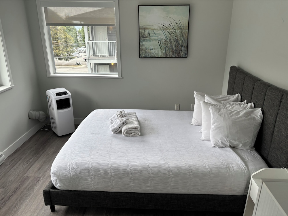 Gibsons Landing Inn