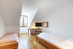 Alter Wirt GmbH in Grünwald