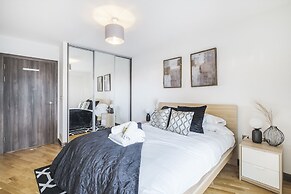 Modern Pet Friendly Apartment by MSS