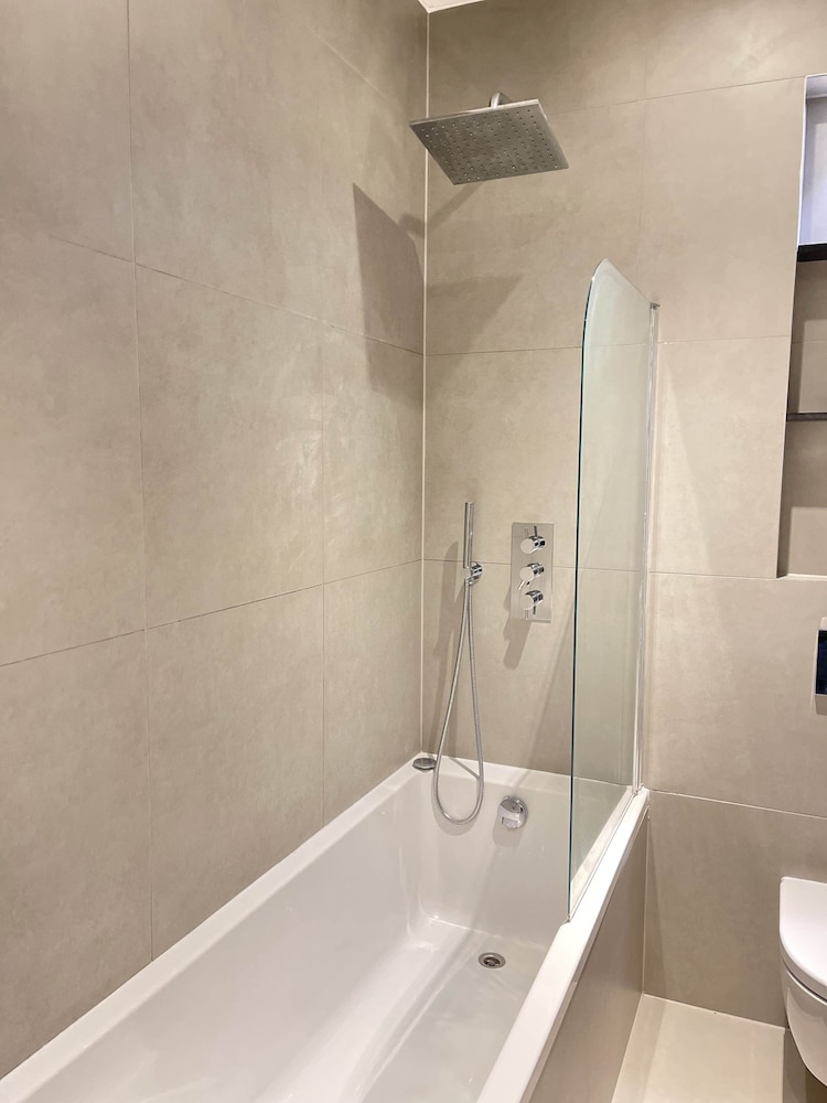 Remarkable 1-bed Apartment in Slough