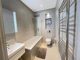 Remarkable 1-bed Apartment in Slough