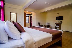 Magpie Mall Road Residency - Mg Marg