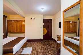 Magpie Mall Road Residency - Mg Marg