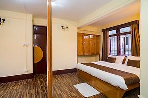 Magpie Mall Road Residency - Mg Marg