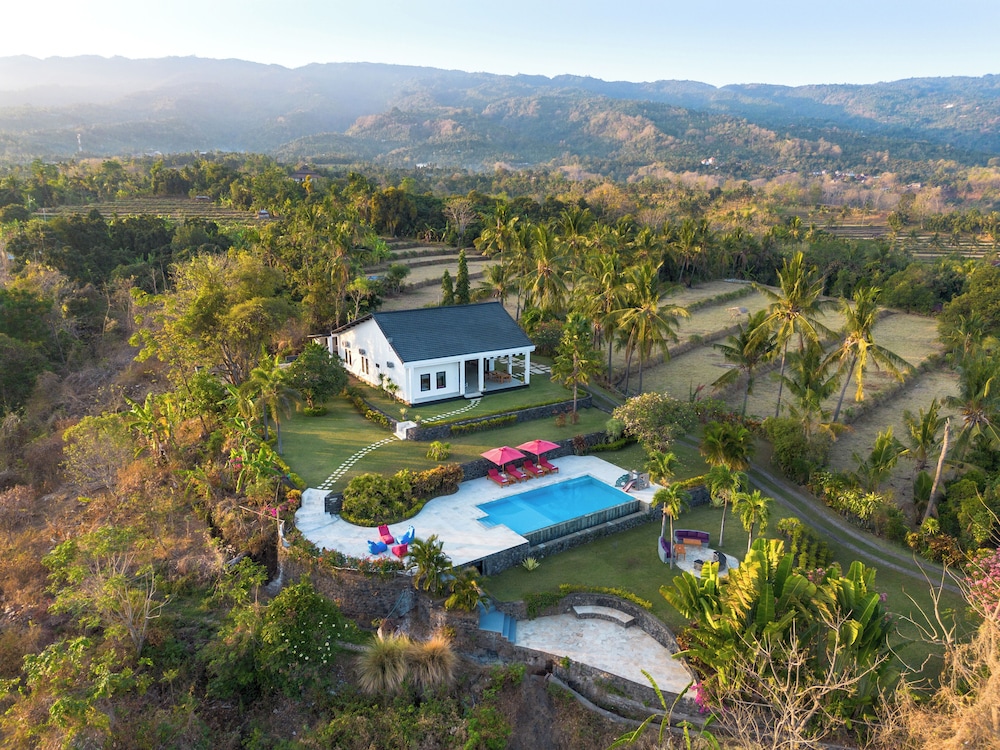 Villa Bloom by Villa Finder
