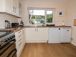 33 Weymouth Park