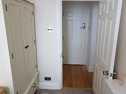 2 Bed Apt - Sea Views, Seafront Location & Parking
