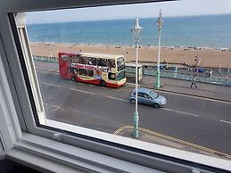2 Bed Apt - Sea Views, Seafront Location & Parking