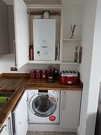 2 Bed Apt - Sea Views, Seafront Location & Parking