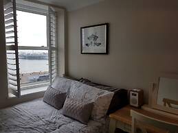 2 Bed Apt - Sea Views, Seafront Location & Parking