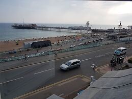 2 Bed Apt - Sea Views, Seafront Location & Parking