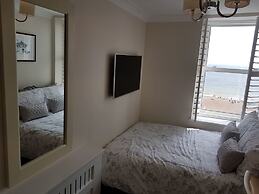 2 Bed Apt - Sea Views, Seafront Location & Parking
