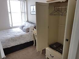 2 Bed Apt - Sea Views, Seafront Location & Parking