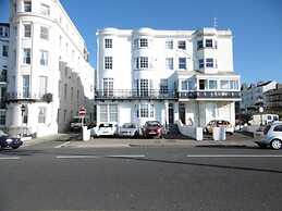 2 Bed Apt - Sea Views, Seafront Location & Parking