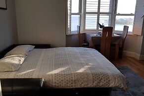 2 Bed Apt - Sea Views, Seafront Location & Parking