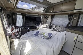 2 Double Bed Caravan - Secure Parking and Wifi