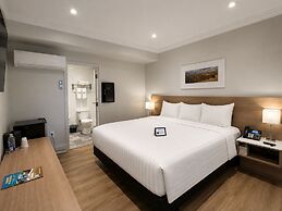 Colonial Hotel & Suites