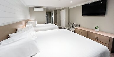 Colonial Hotel & Suites