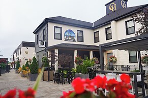 Colonial Hotel & Suites