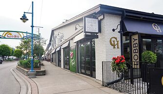 Colonial Hotel & Suites