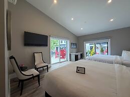 Colonial Hotel & Suites