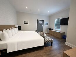 Colonial Hotel & Suites