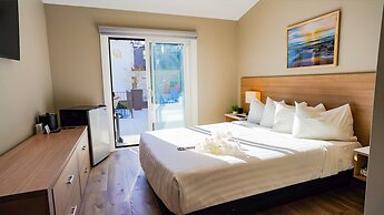 Colonial Hotel & Suites