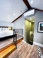 Colonial Hotel & Suites