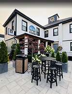Colonial Hotel & Suites