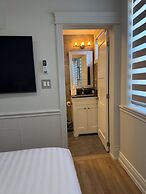 Colonial Hotel & Suites