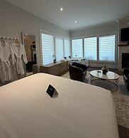 Colonial Hotel & Suites