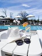 Colonial Hotel & Suites