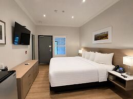 Colonial Hotel & Suites