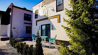 Colonial Hotel & Suites