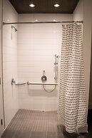 Colonial Hotel & Suites