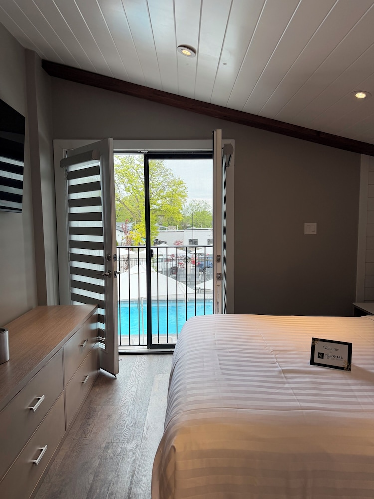 Colonial Hotel & Suites