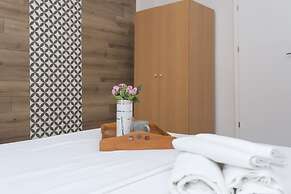 Sunny and Modern 1bdr Apartment in the Center