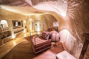 Alice in Cappadocia