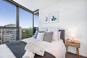 2BR Luxury Skytower -cbd -pool -gym -netflix