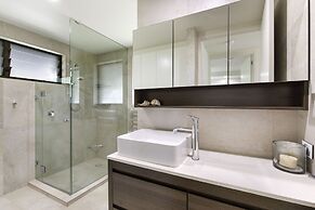 Pisces Apartments