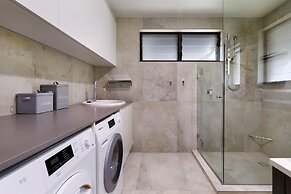 Pisces Apartments