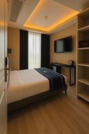 Loft Airport Hotel